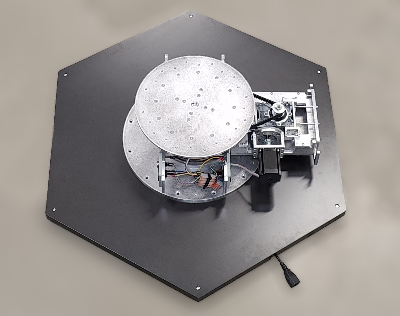 Основание с поворотным узлом