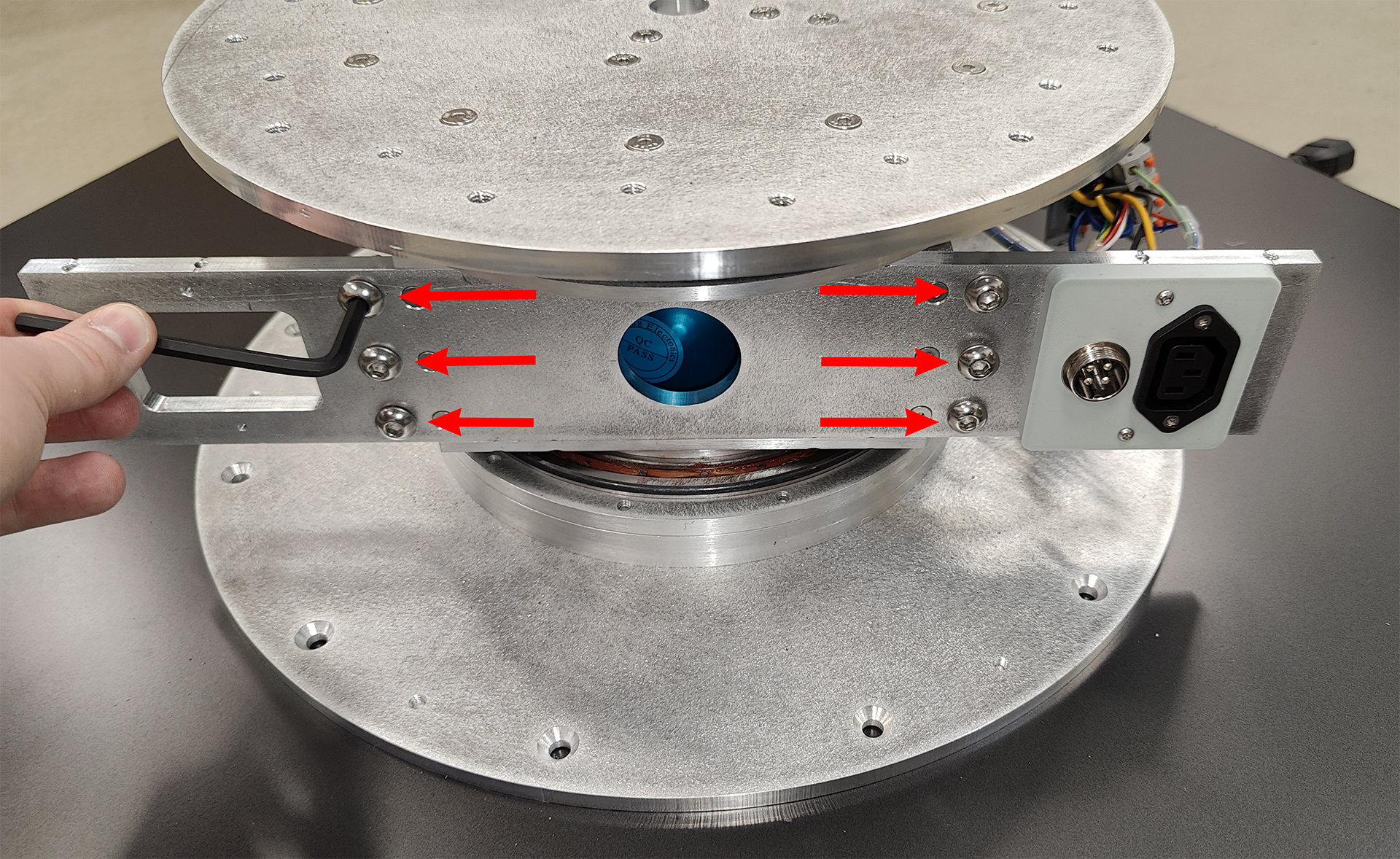 Винты крепления балки для колонны с сенсорами