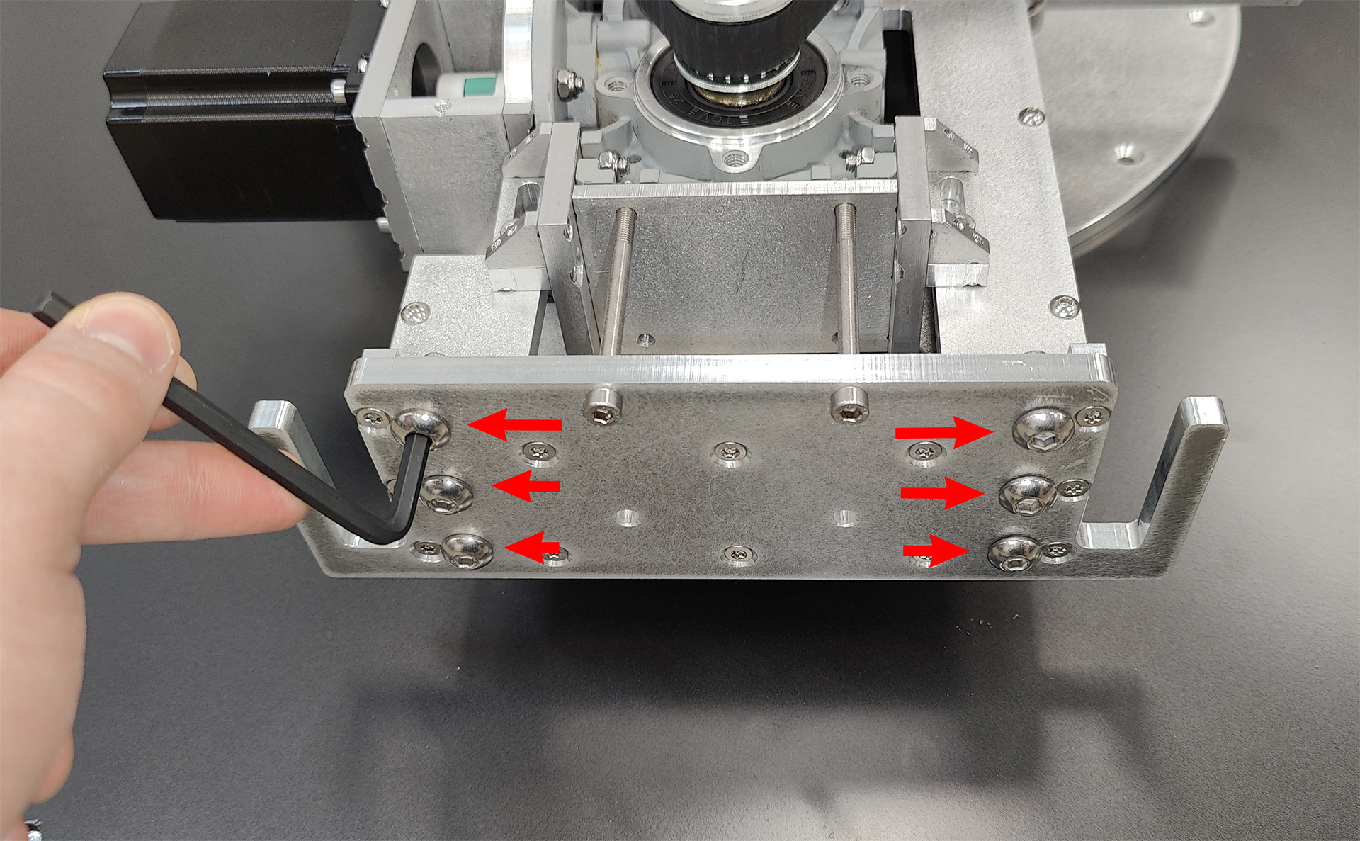 Винты крепления балки для стойки ноутбука