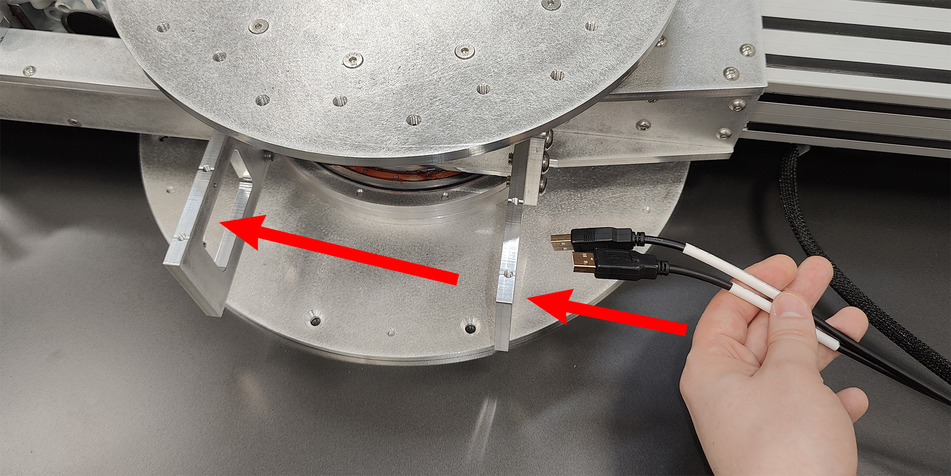 Прокладка USB-кабелей